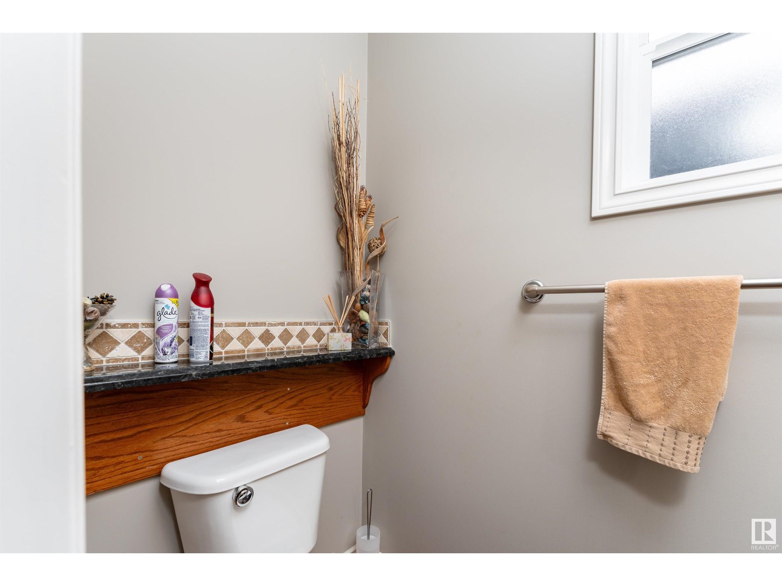 Photo 8 of 5010 Donsdale Dr Nw, Edmonton AB
