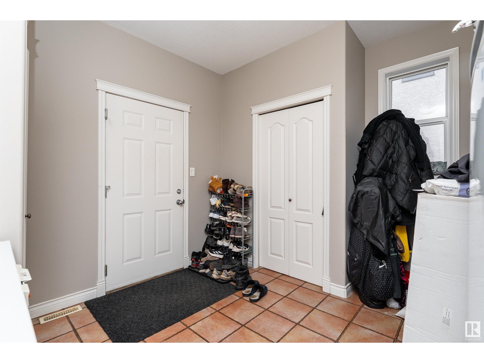 Photo 19 of 5010 Donsdale Dr Nw, Edmonton AB
