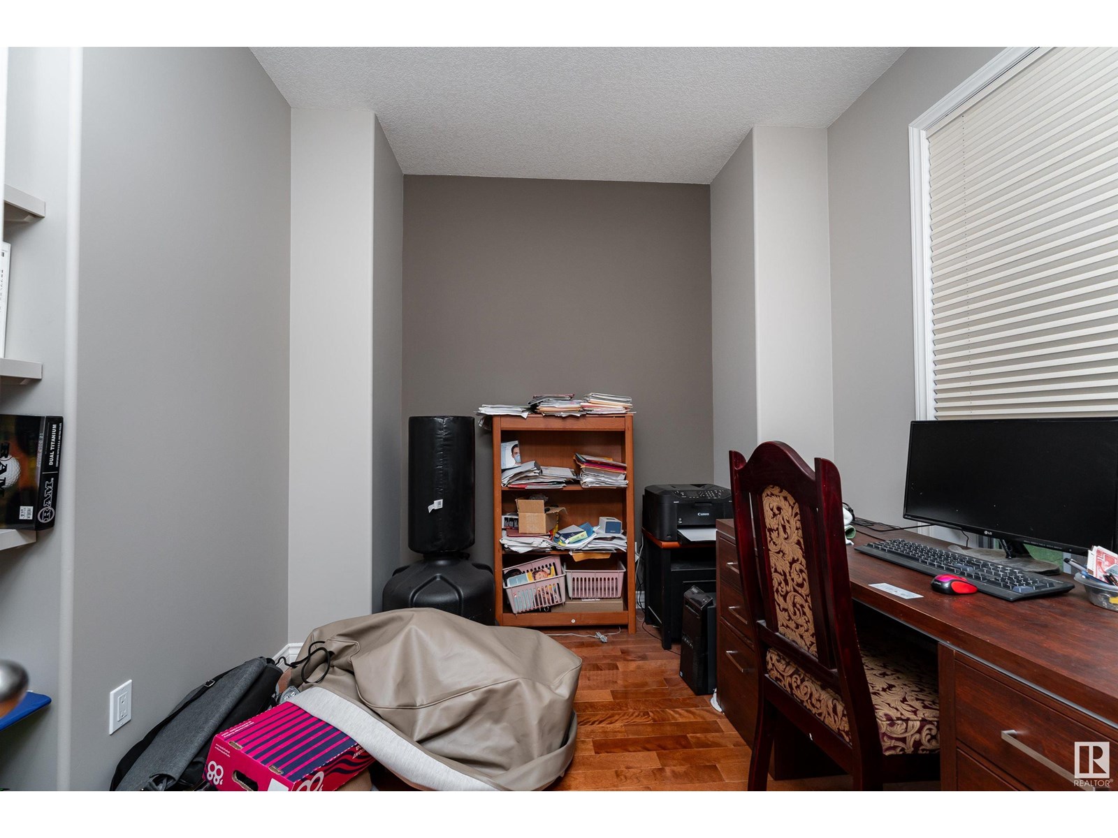 Photo 6 of 5010 Donsdale Dr Nw, Edmonton AB