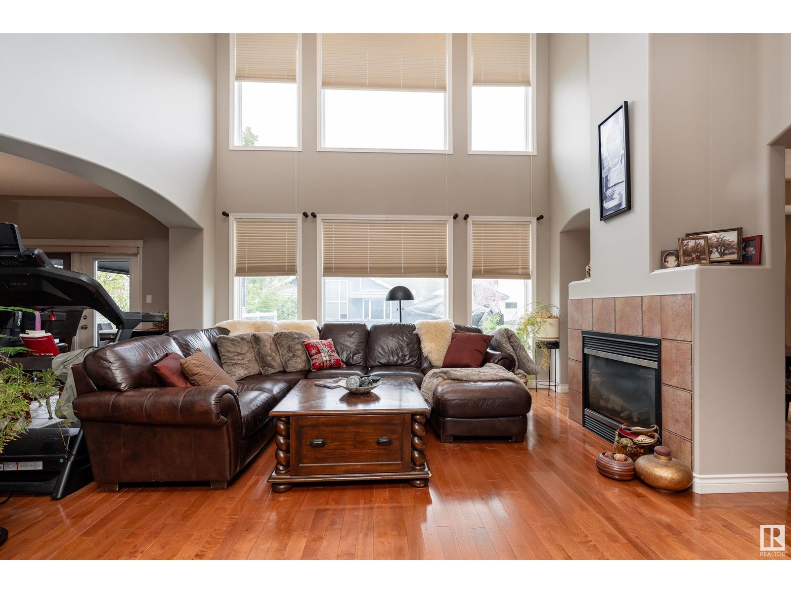 Photo 10 of 5010 Donsdale Dr Nw, Edmonton AB