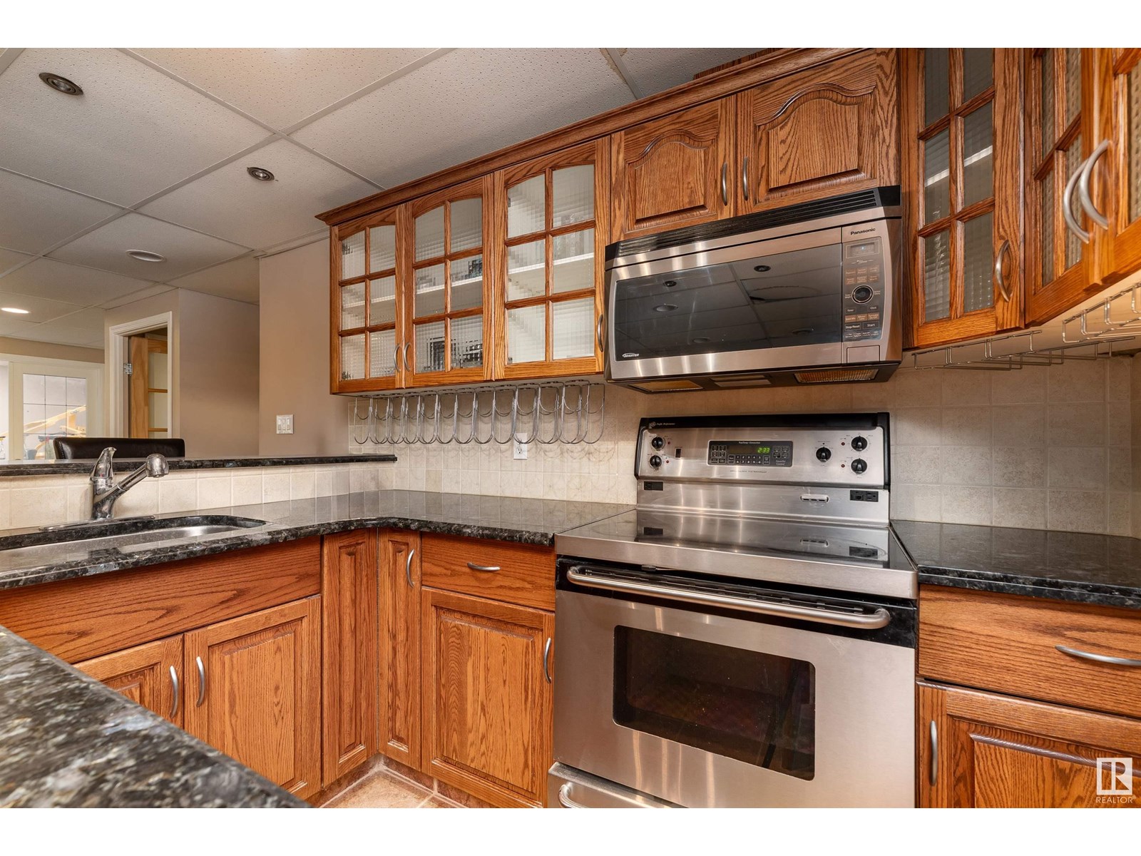 Photo 15 of 5010 Donsdale Dr Nw, Edmonton AB