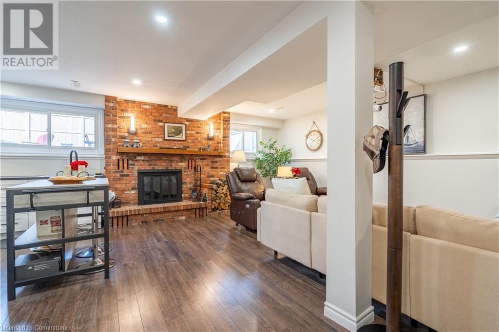 Photo 18 of 84 Sandra Crescent, Grimsby ON