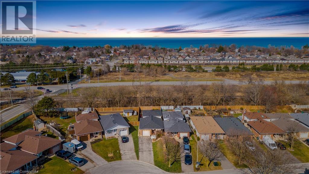Photo 2 of 84 Sandra Crescent, Grimsby ON