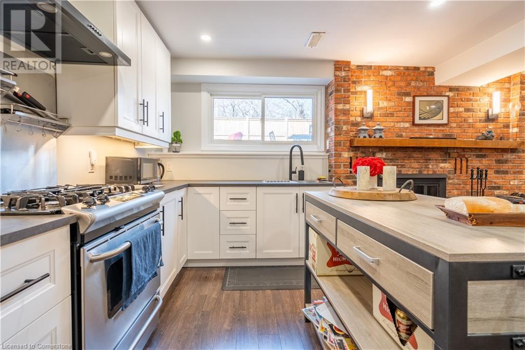 Photo 22 of 84 Sandra Crescent, Grimsby ON