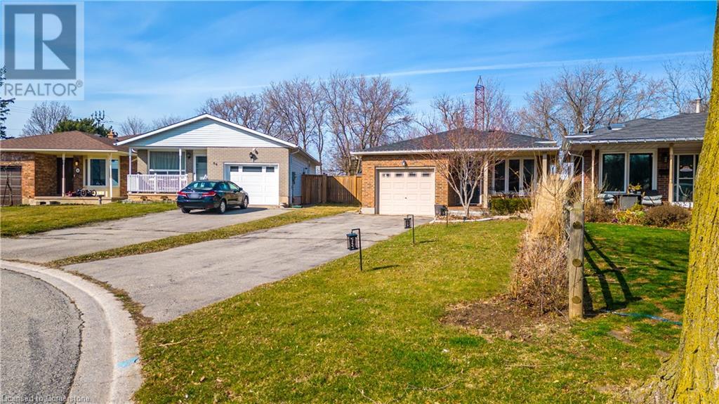 Photo 36 of 84 Sandra Crescent, Grimsby ON