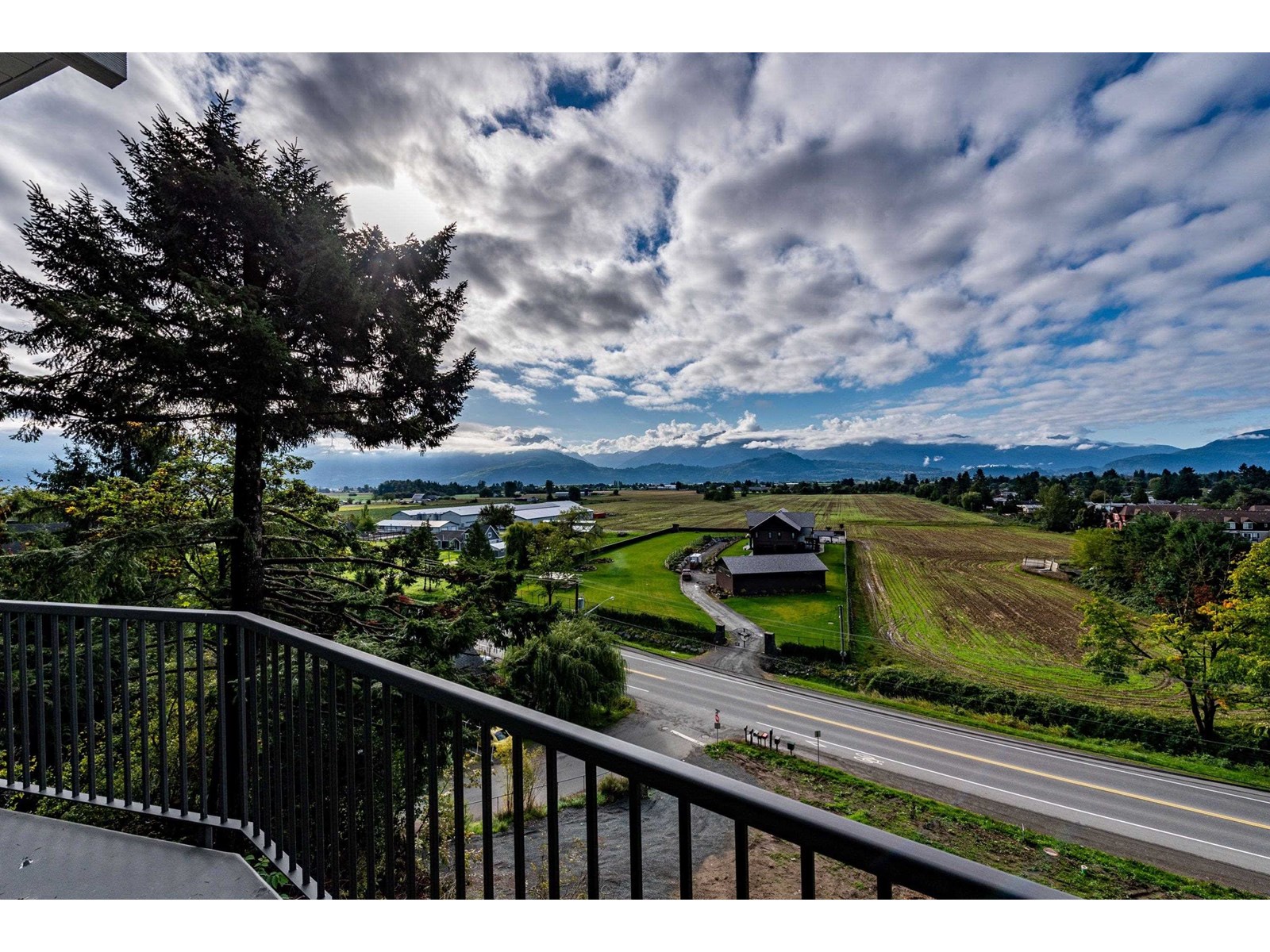 Photo 3 of 47005 Yale Road Little Mountain, Chilliwack BC