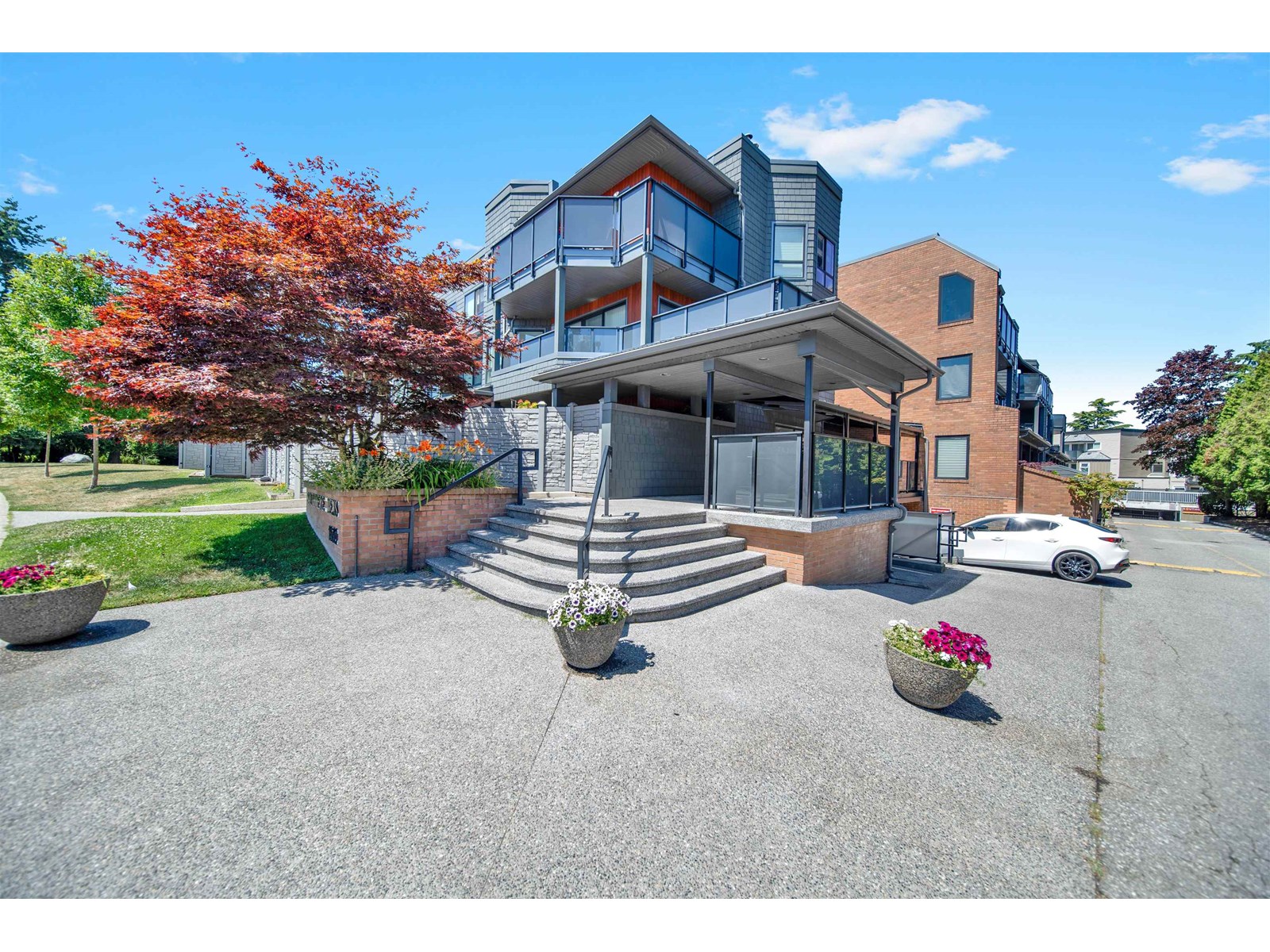 Photo 1 of 209 1830 E Southmere Crescent, Surrey BC