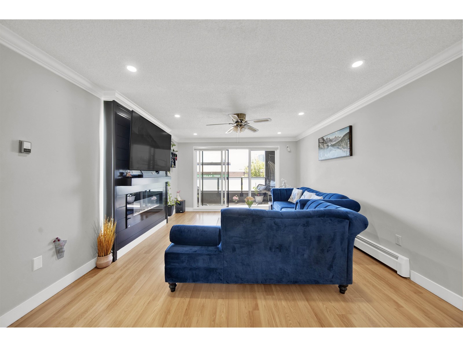 Photo 9 of 209 1830 E Southmere Crescent, Surrey BC