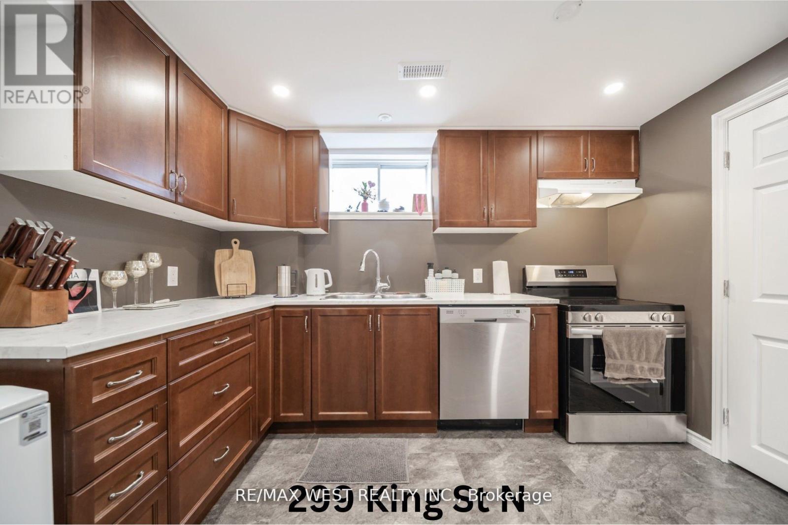 Photo 7 of 299 295 King Street N, New Tecumseth ON