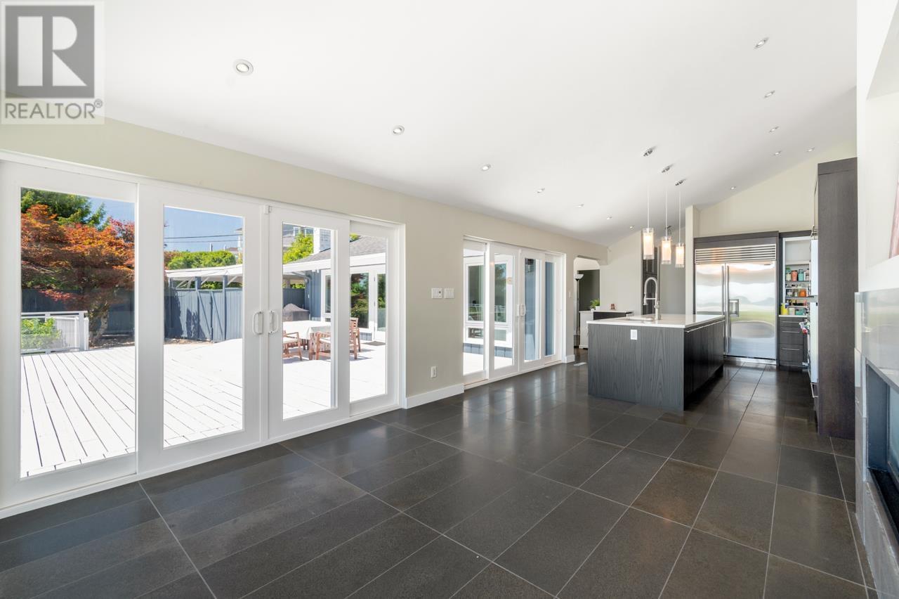 Photo 18 of 4111 Burkehill Road, West Vancouver BC