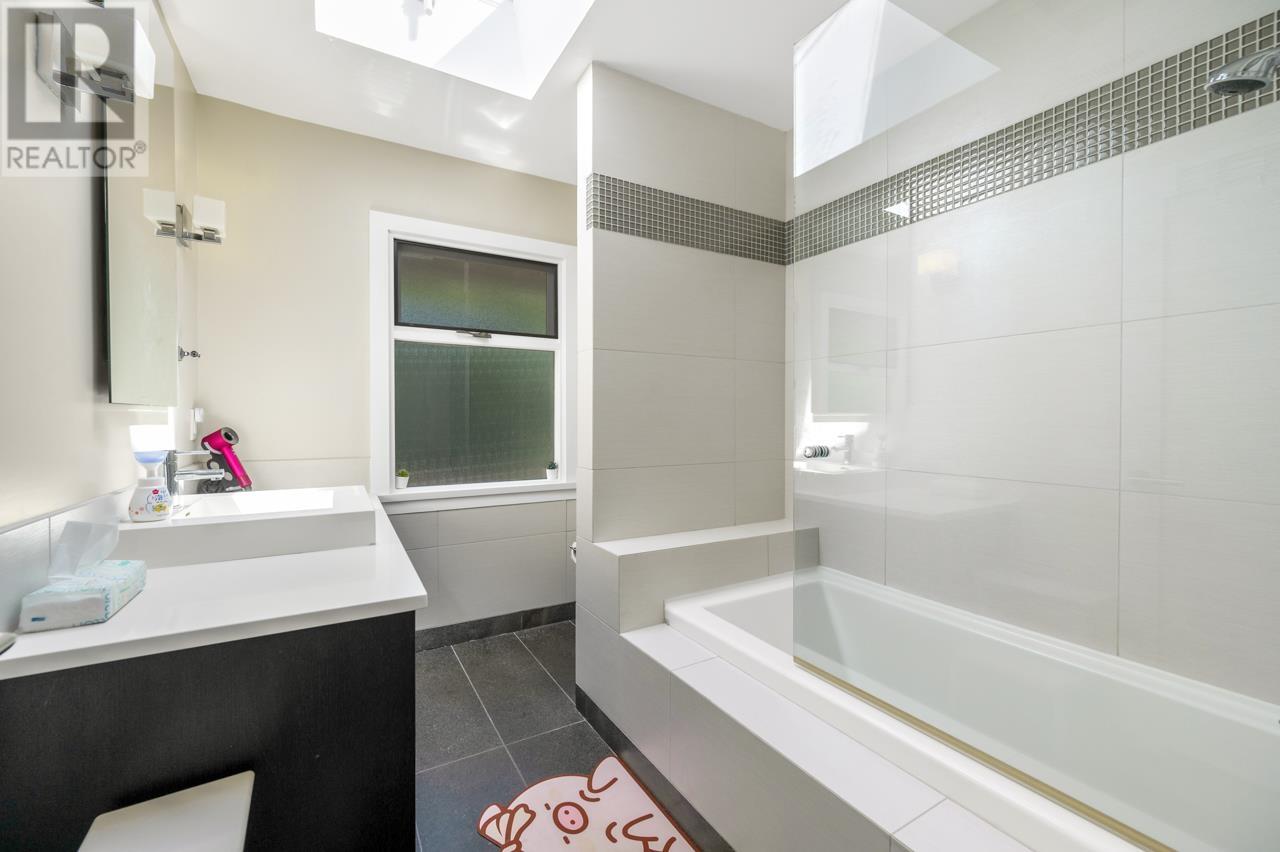 Photo 9 of 4111 Burkehill Road, West Vancouver BC
