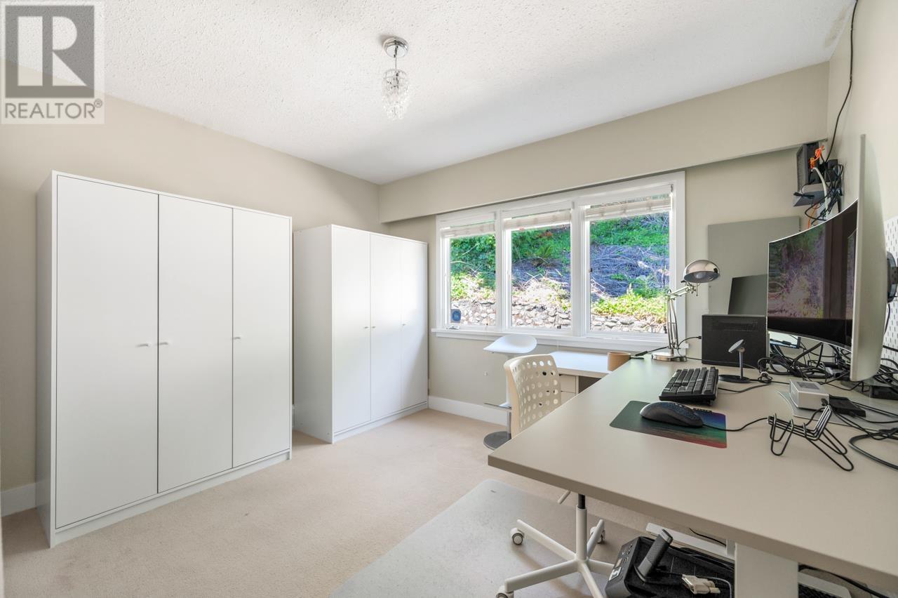Photo 11 of 4111 Burkehill Road, West Vancouver BC
