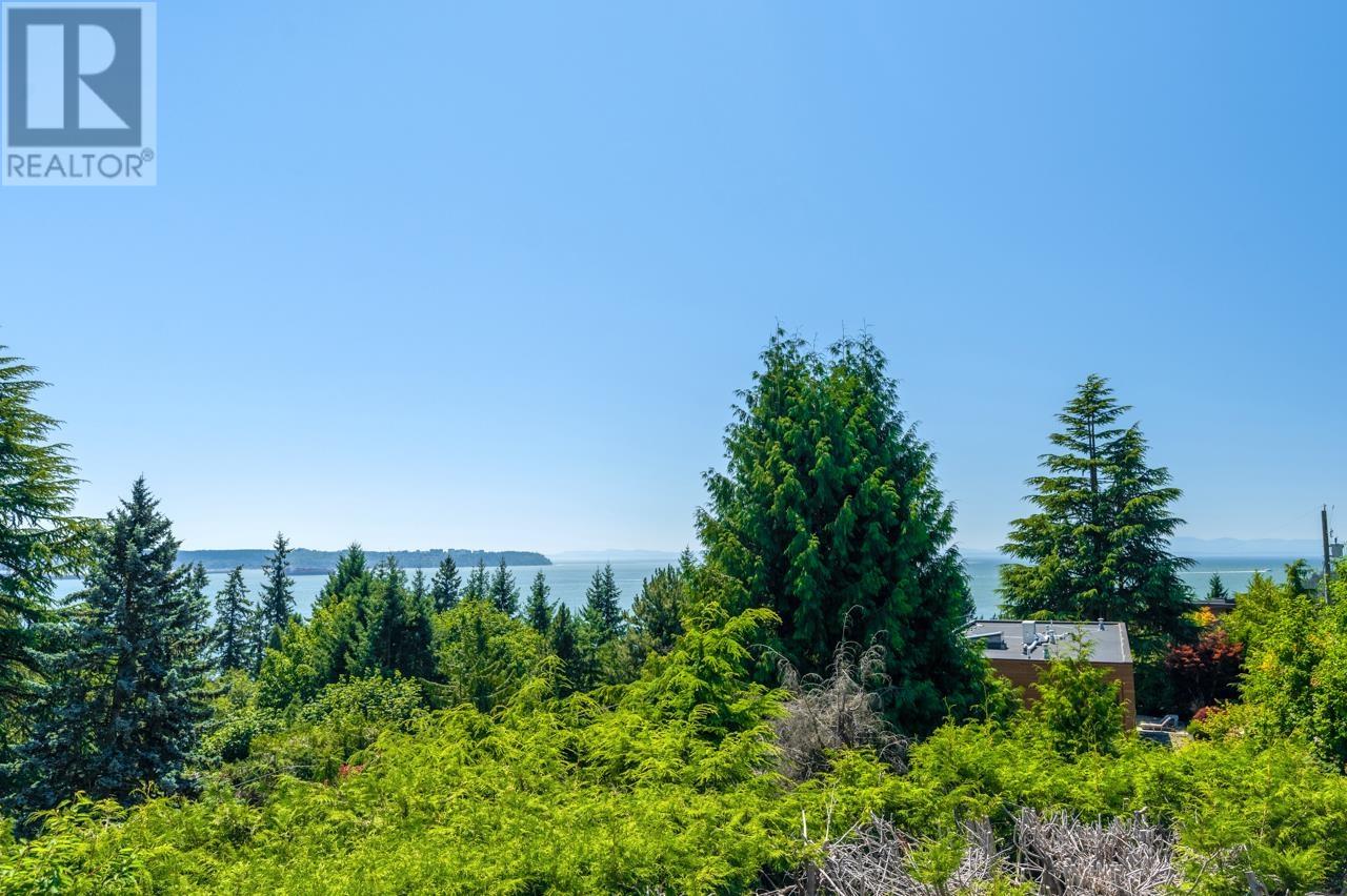 Photo 5 of 4111 Burkehill Road, West Vancouver BC