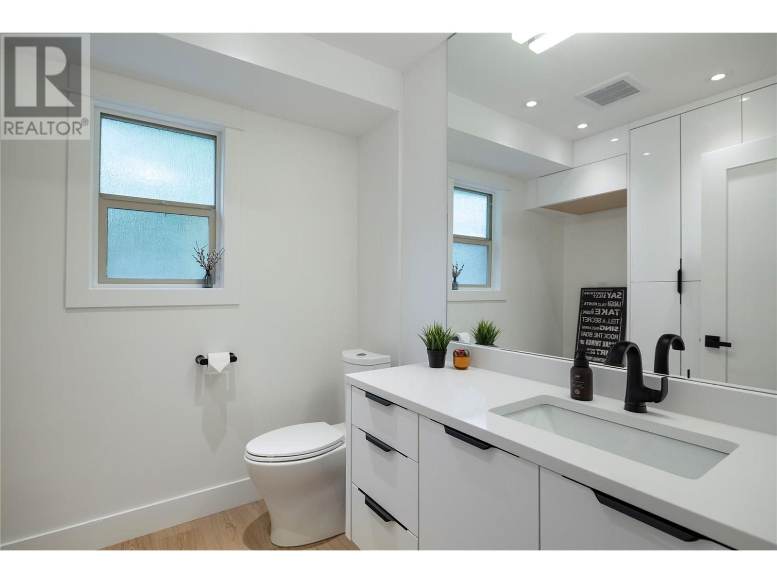 Photo 4 of 4265 Lakeshore Road, Kelowna BC