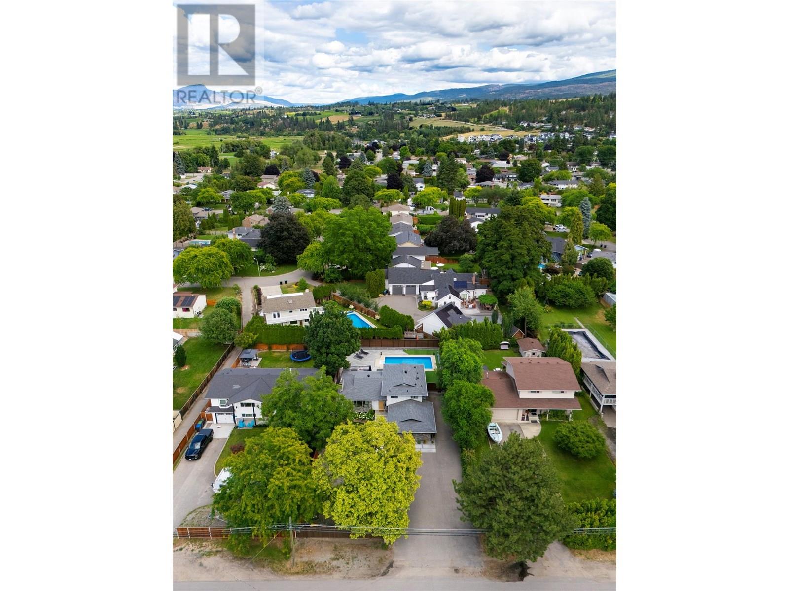 Photo 2 of 4265 Lakeshore Road, Kelowna BC
