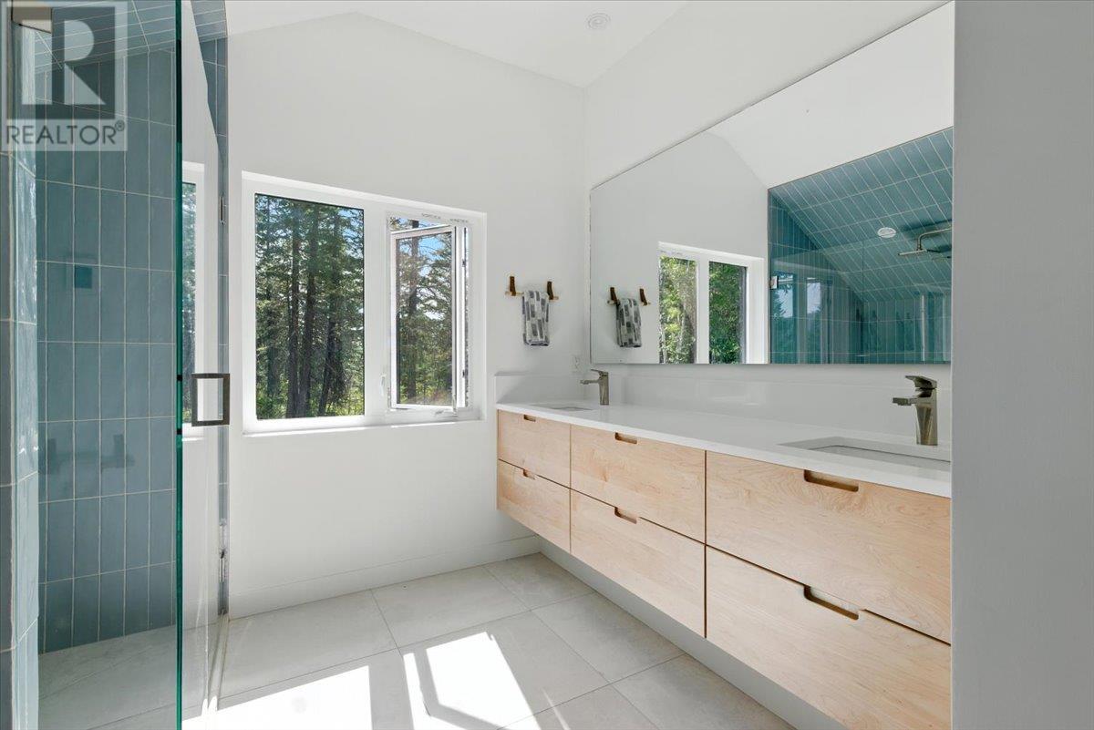 Photo 3 of 8280 Rogers Road, Vernon BC
