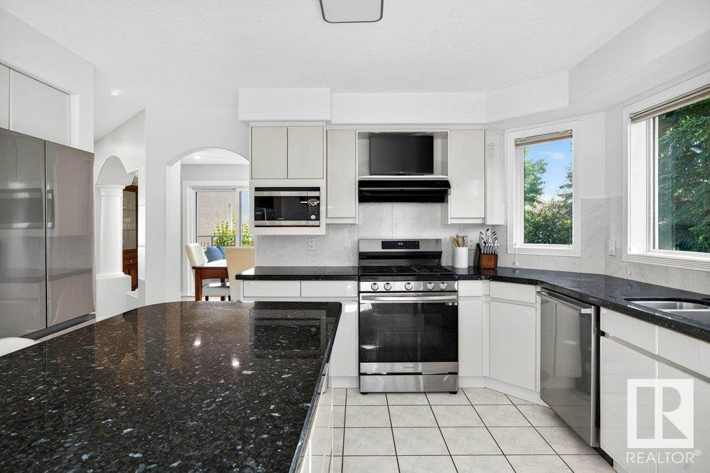 Photo 14 of 690 Henderson St Nw, Edmonton AB