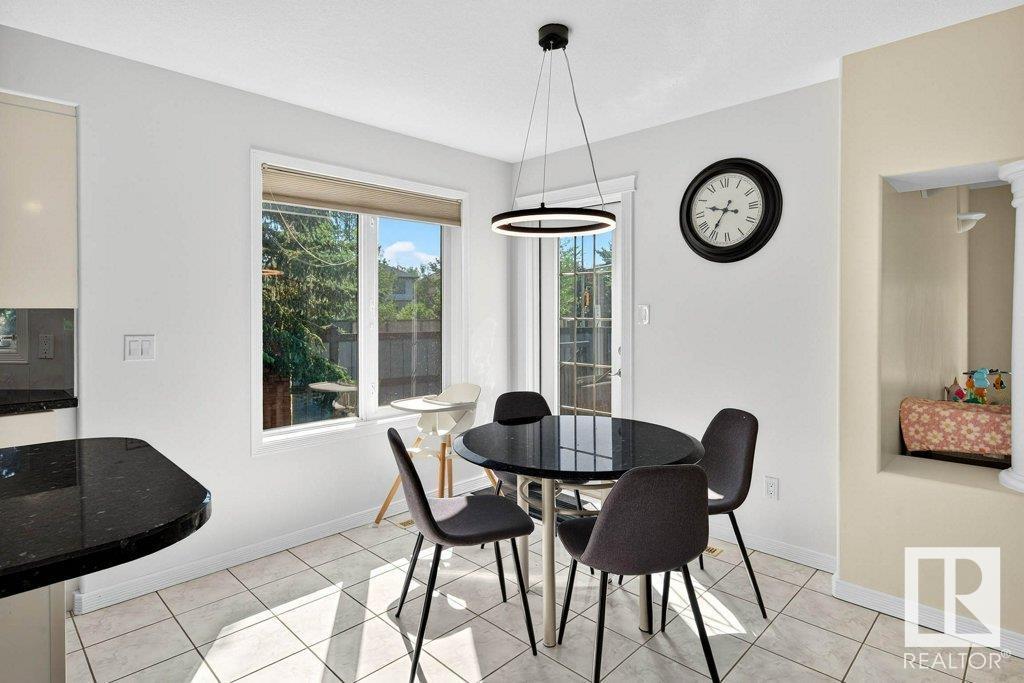 Photo 17 of 690 Henderson St Nw, Edmonton AB
