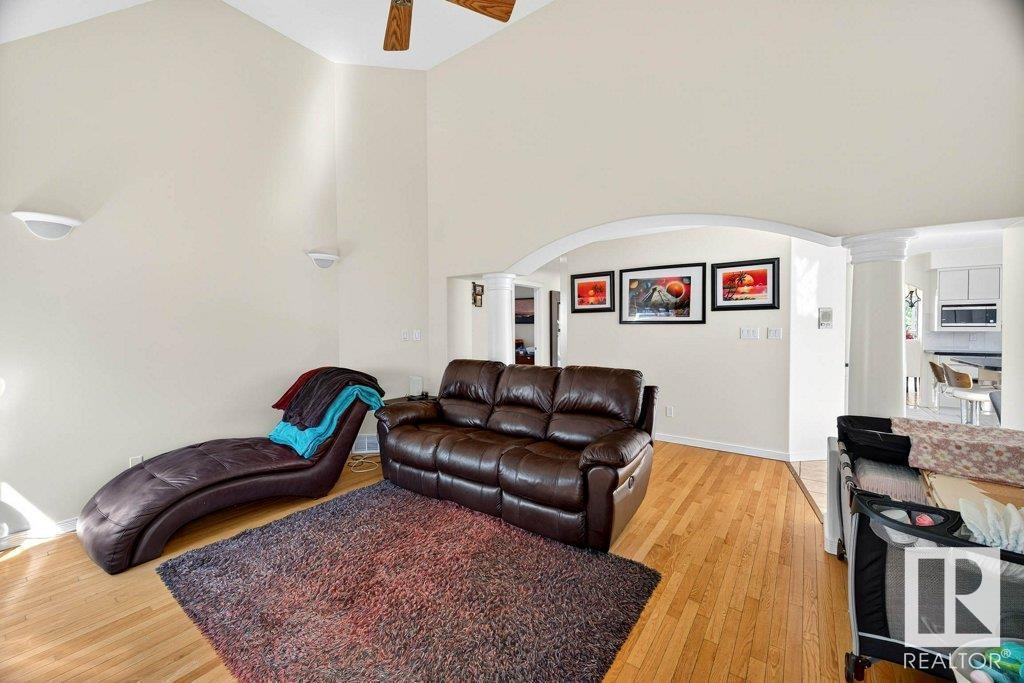Photo 21 of 690 Henderson St Nw, Edmonton AB