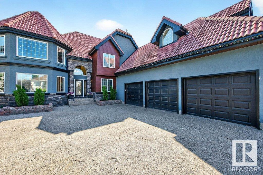Photo 3 of 690 Henderson St Nw, Edmonton AB