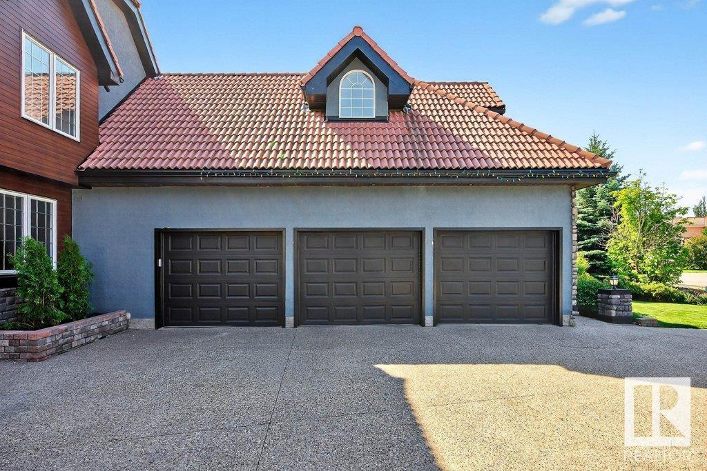 Photo 4 of 690 Henderson St Nw, Edmonton AB
