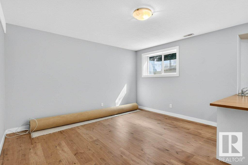 Photo 49 of 690 Henderson St Nw, Edmonton AB