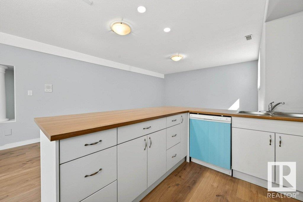 Photo 53 of 690 Henderson St Nw, Edmonton AB