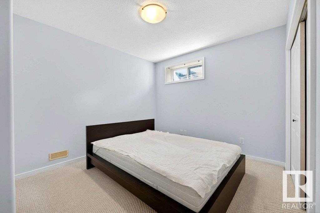 Photo 54 of 690 Henderson St Nw, Edmonton AB