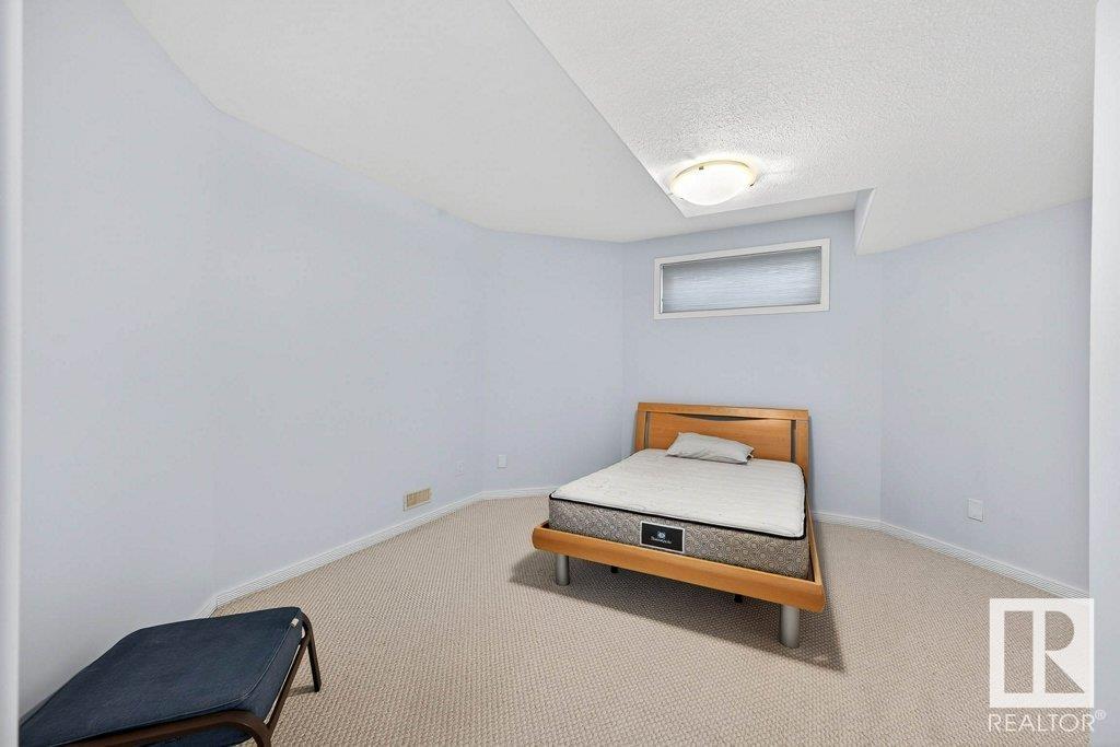 Photo 56 of 690 Henderson St Nw, Edmonton AB