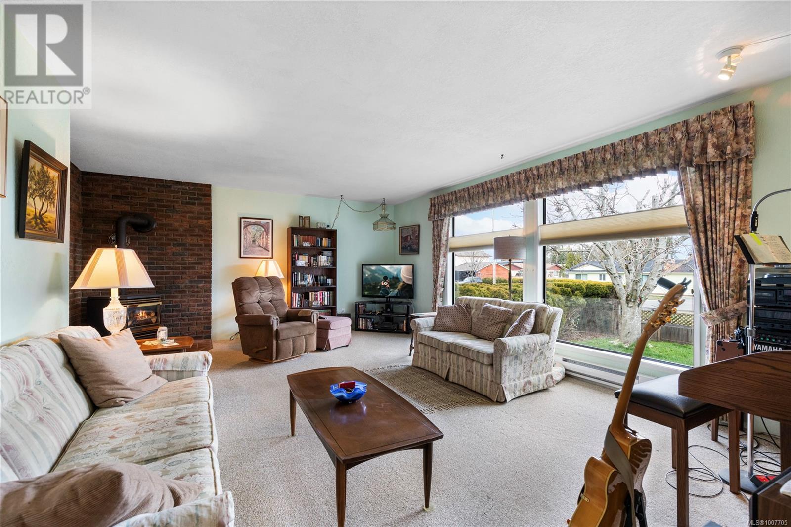 Photo 2 of 191 Mckinnon St, Parksville BC