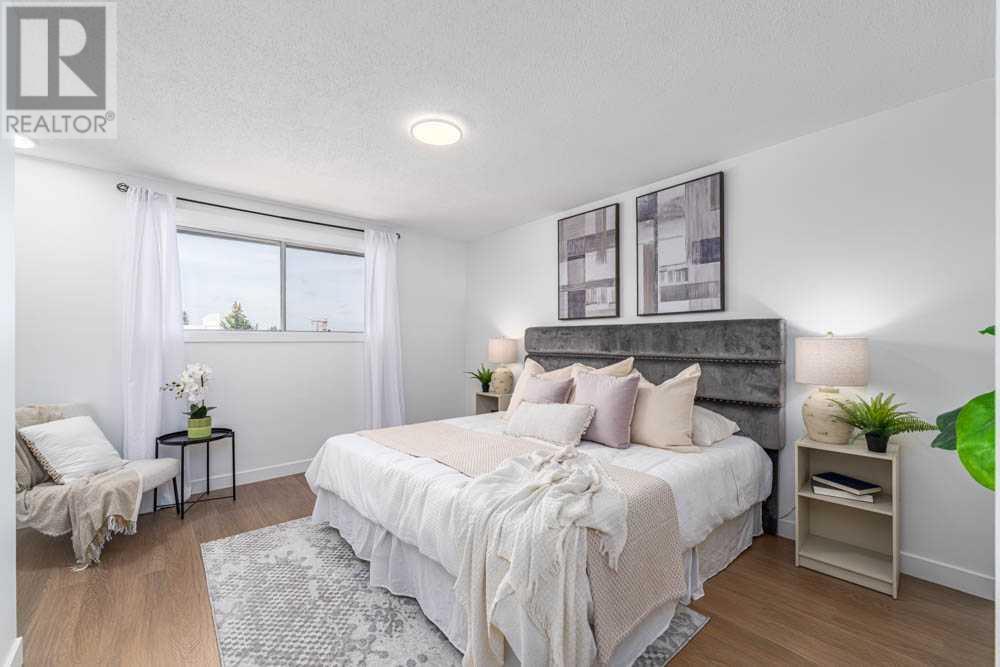 Single Family House for Sale in    Avenue NW Huntington Hills Calgary 