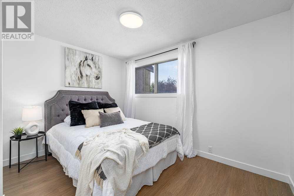 Single Family House for Sale in    Avenue NW Huntington Hills Calgary 