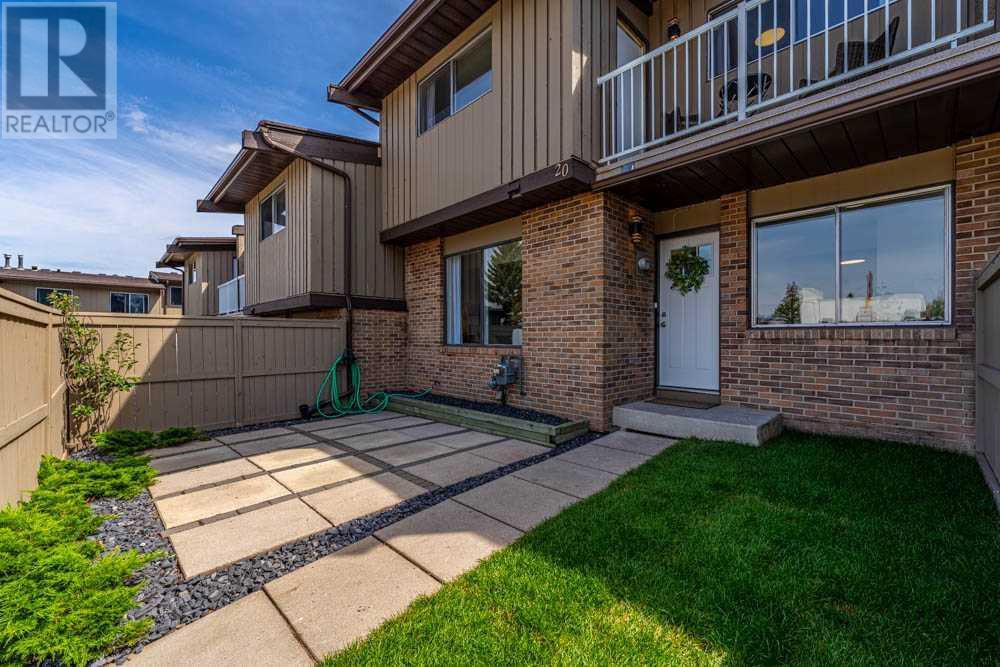 Single Family House for Sale in    Avenue NW Huntington Hills Calgary 