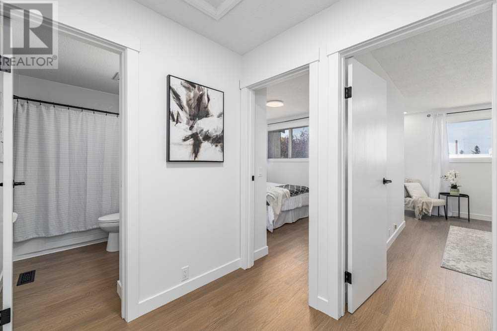 Single Family House for Sale in    Avenue NW Huntington Hills Calgary 