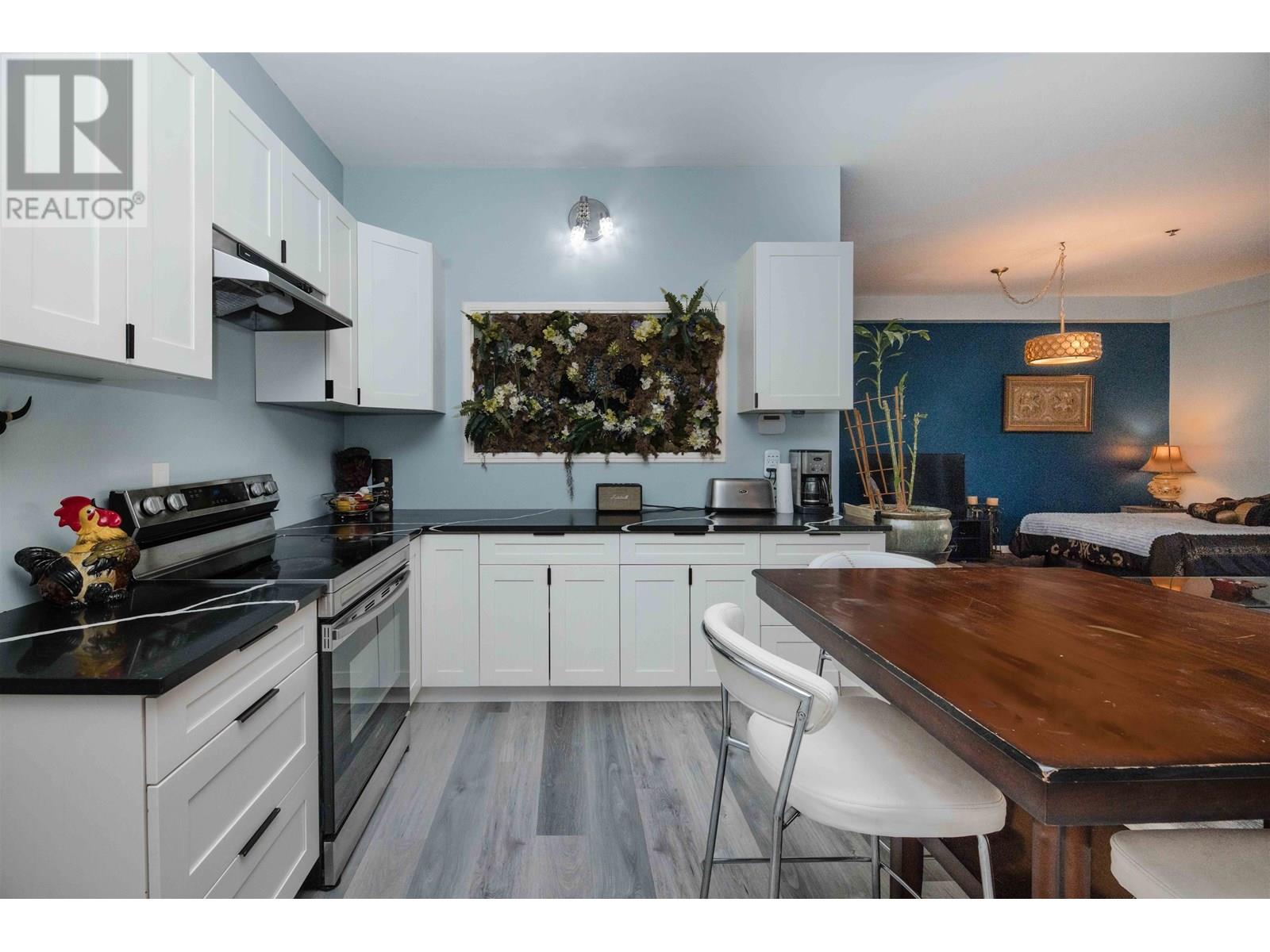 102 703 GIBSONS WAY, Gibsons