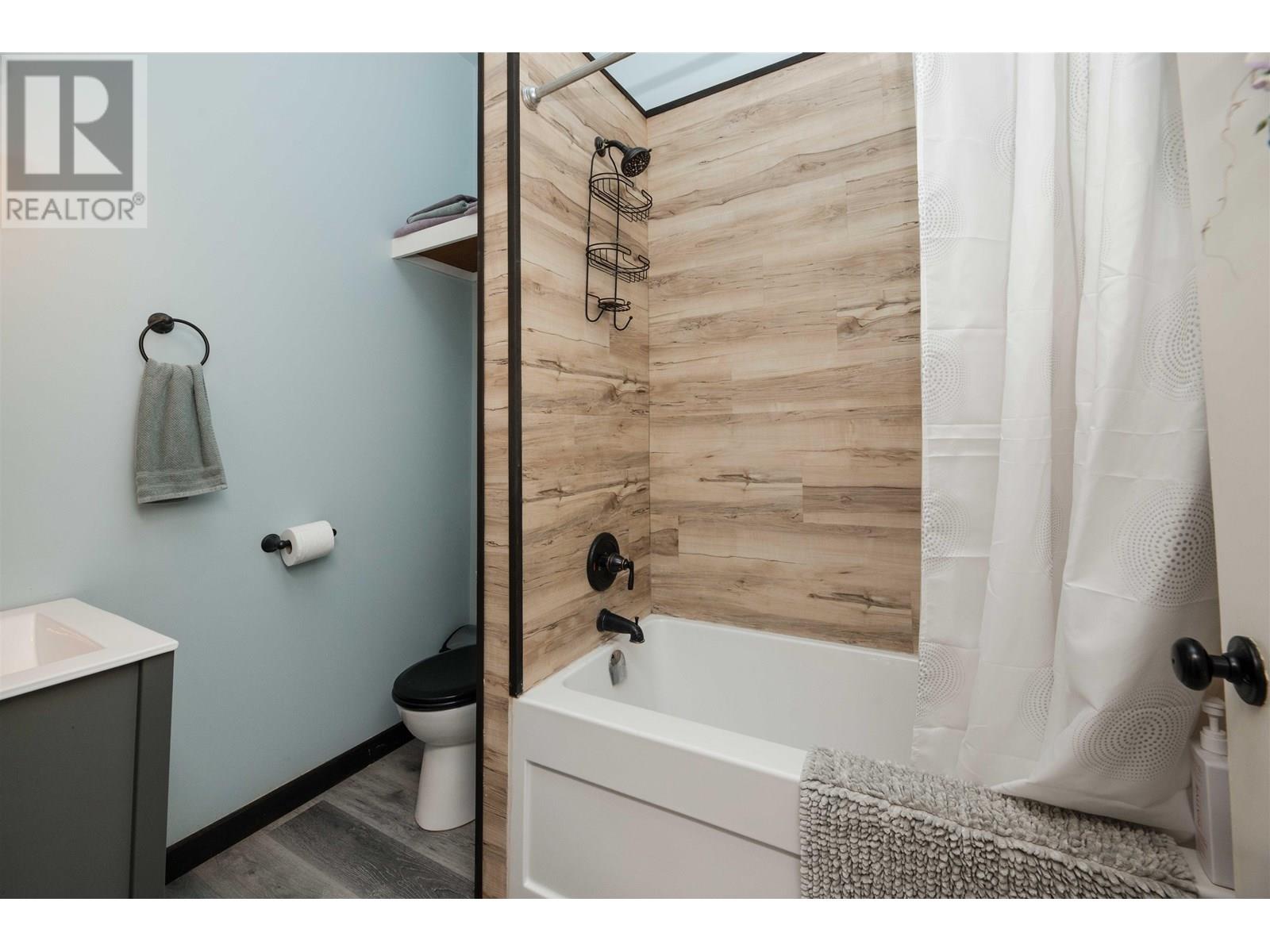 102 703 GIBSONS WAY, Gibsons