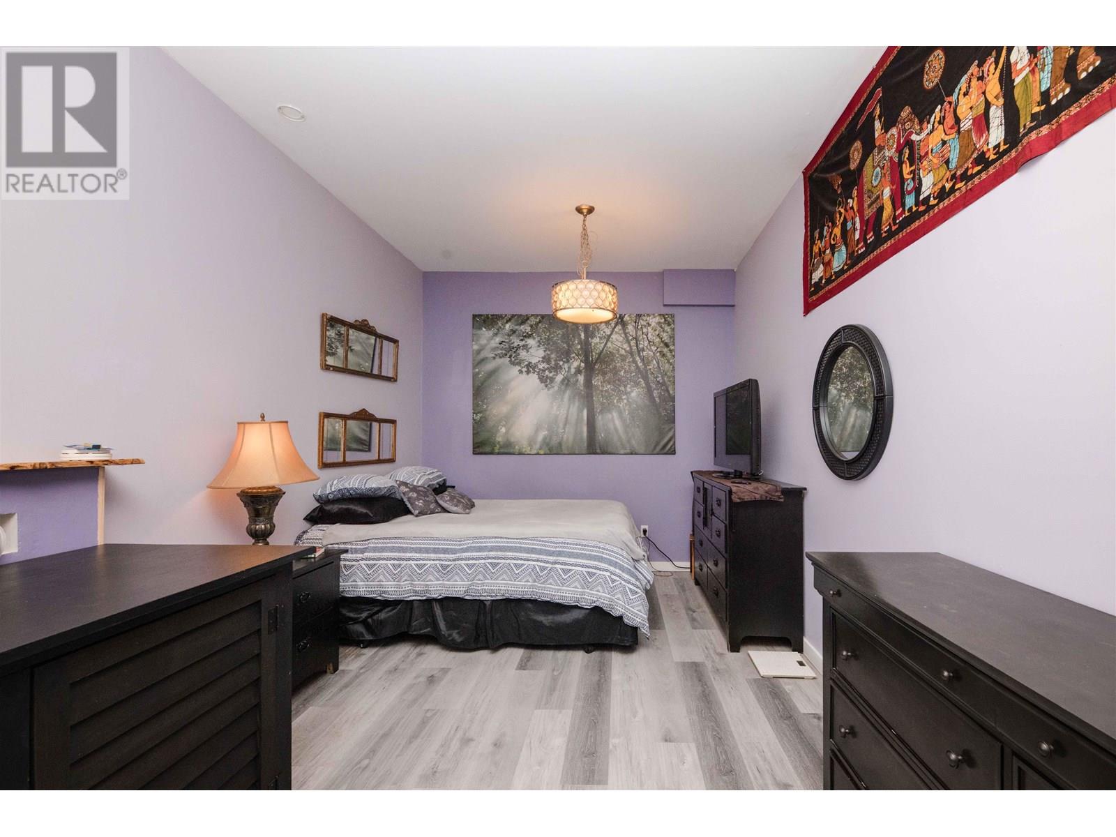 102 703 GIBSONS WAY, Gibsons