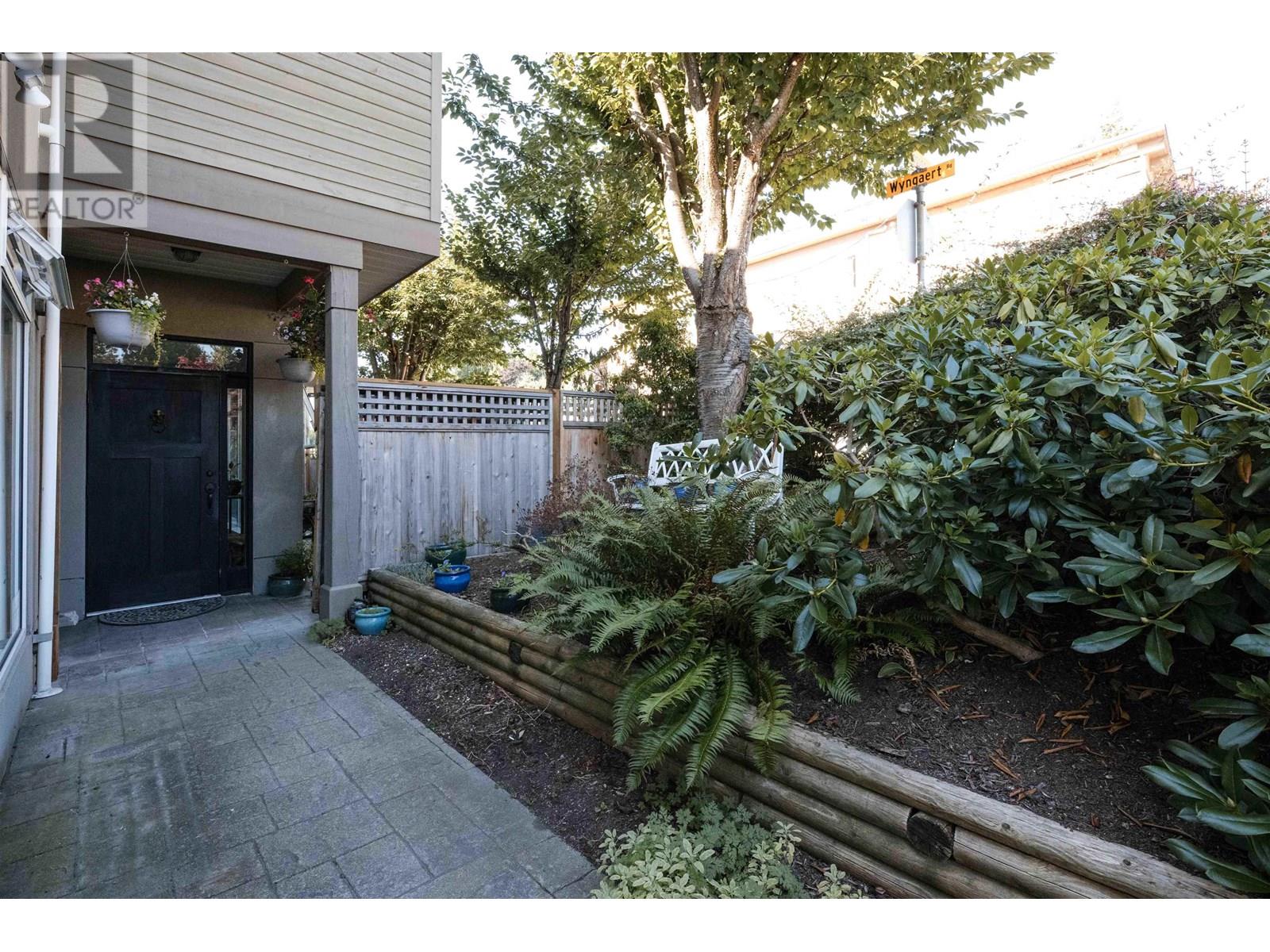 102 703 GIBSONS WAY, Gibsons