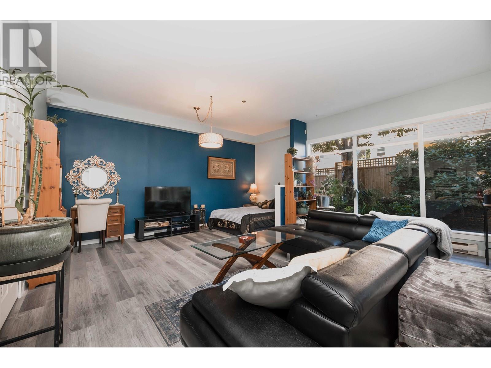 102 703 GIBSONS WAY, Gibsons