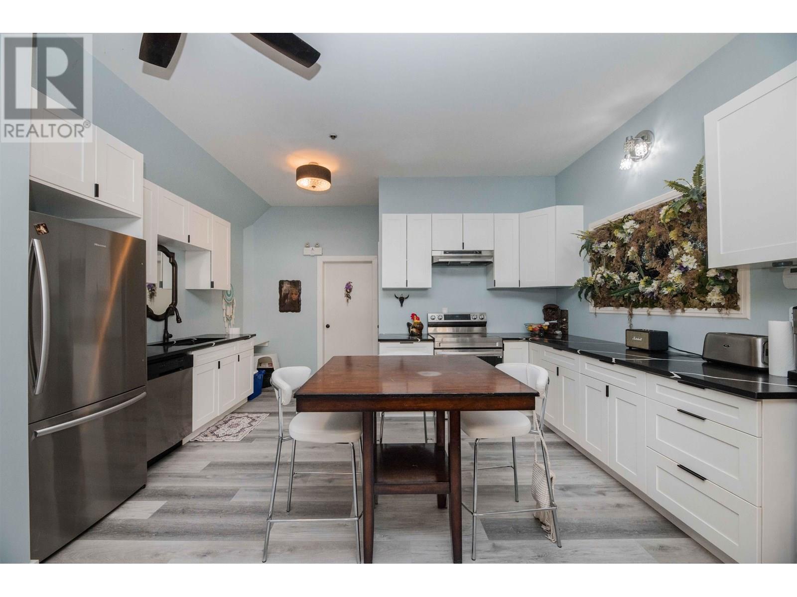 102 703 GIBSONS WAY, Gibsons