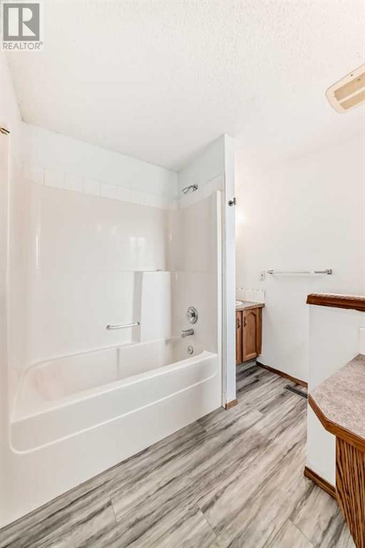 Single Family House for Sale in  Saddleback Way NE Saddle Ridge Calgary 