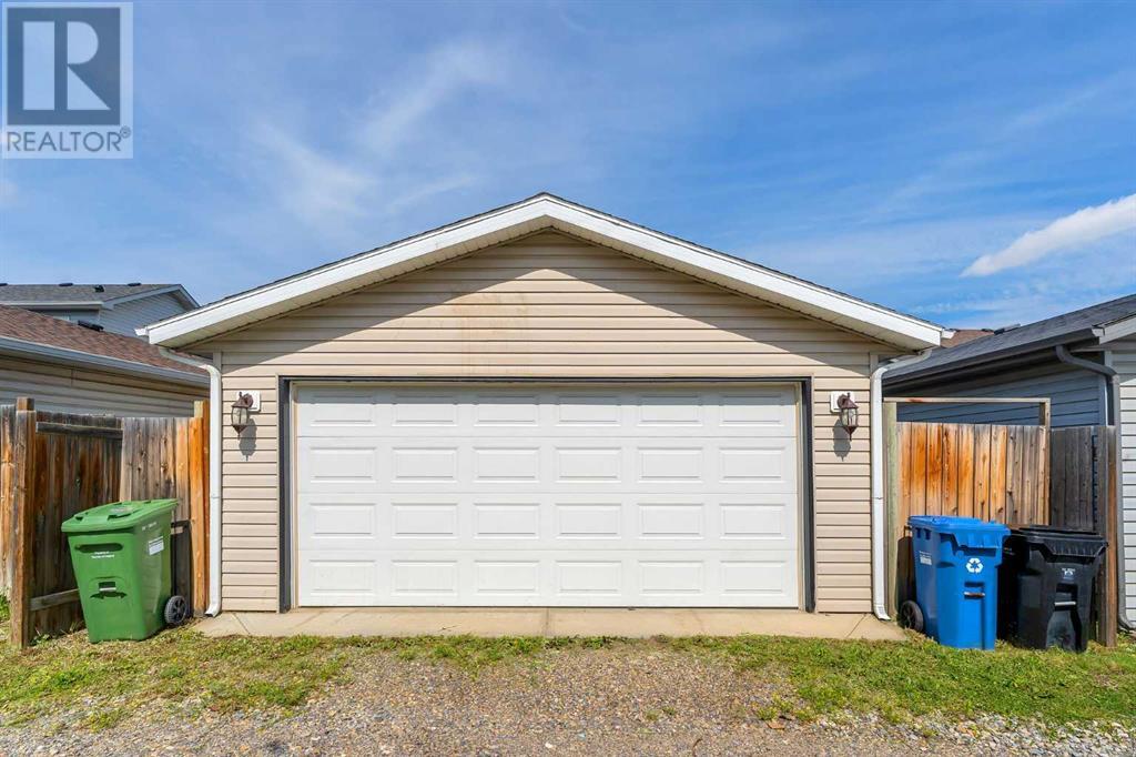 Single Family House Bi-level for Sale in  Covehaven Court NE Coventry Hills Calgary 