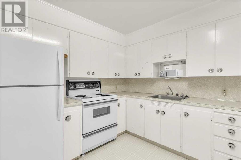 Photo 12 of 2619 37 Street Sw, Calgary AB