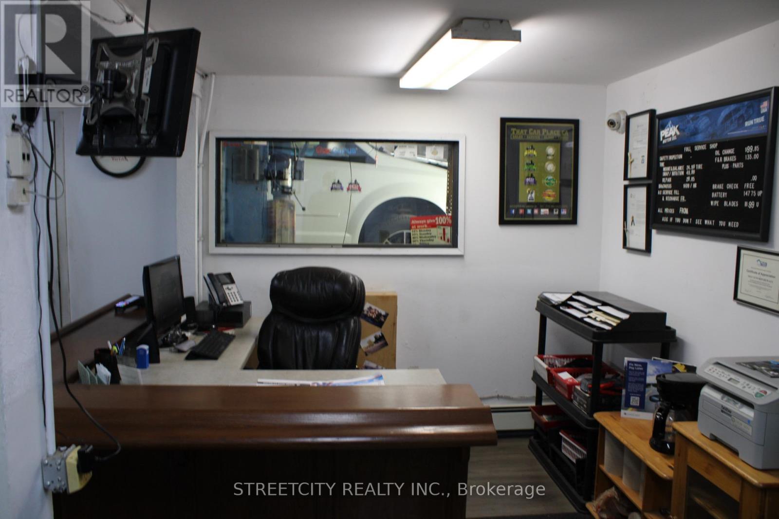 Photo 11 of 8 443 Exeter Road, London South ON