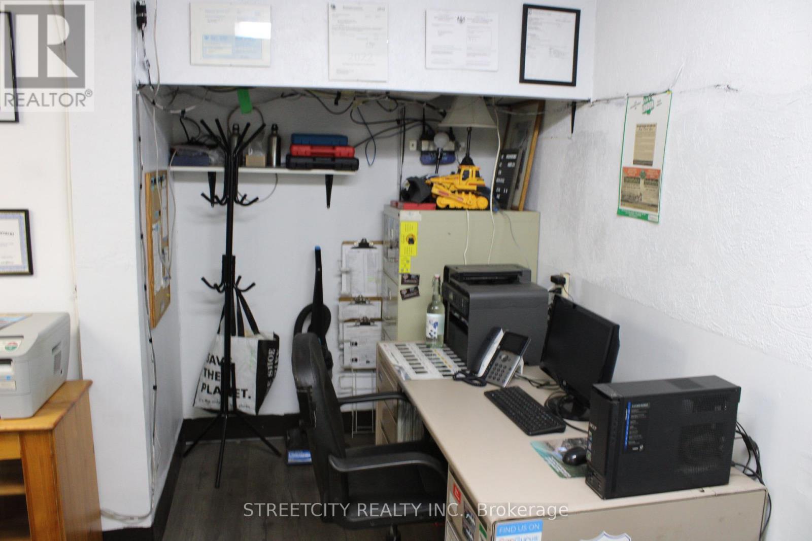 Photo 12 of 8 443 Exeter Road, London South ON