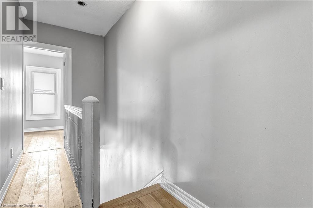 Photo 12 of 26 Madison Avenue, Hamilton ON