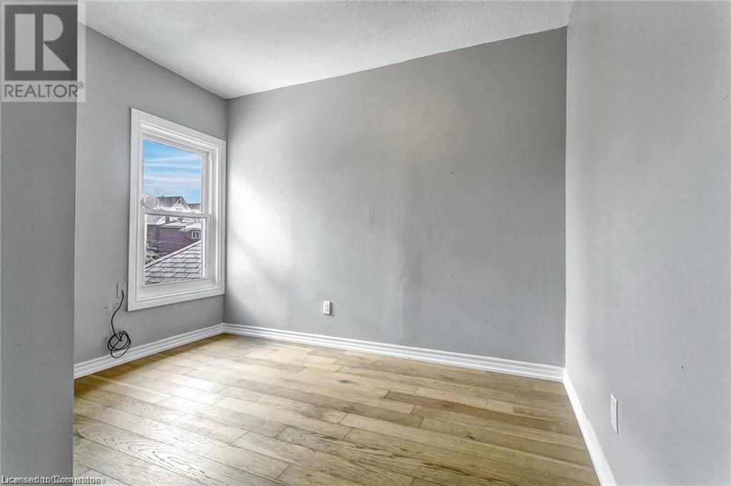 Photo 13 of 26 Madison Avenue, Hamilton ON