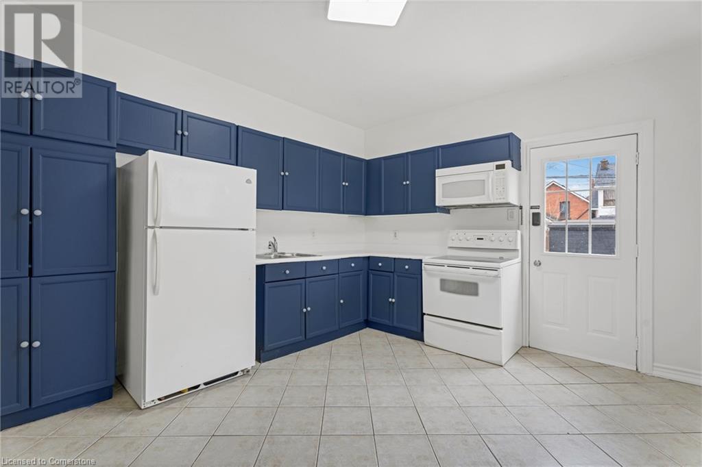 Photo 14 of 26 Madison Avenue, Hamilton ON