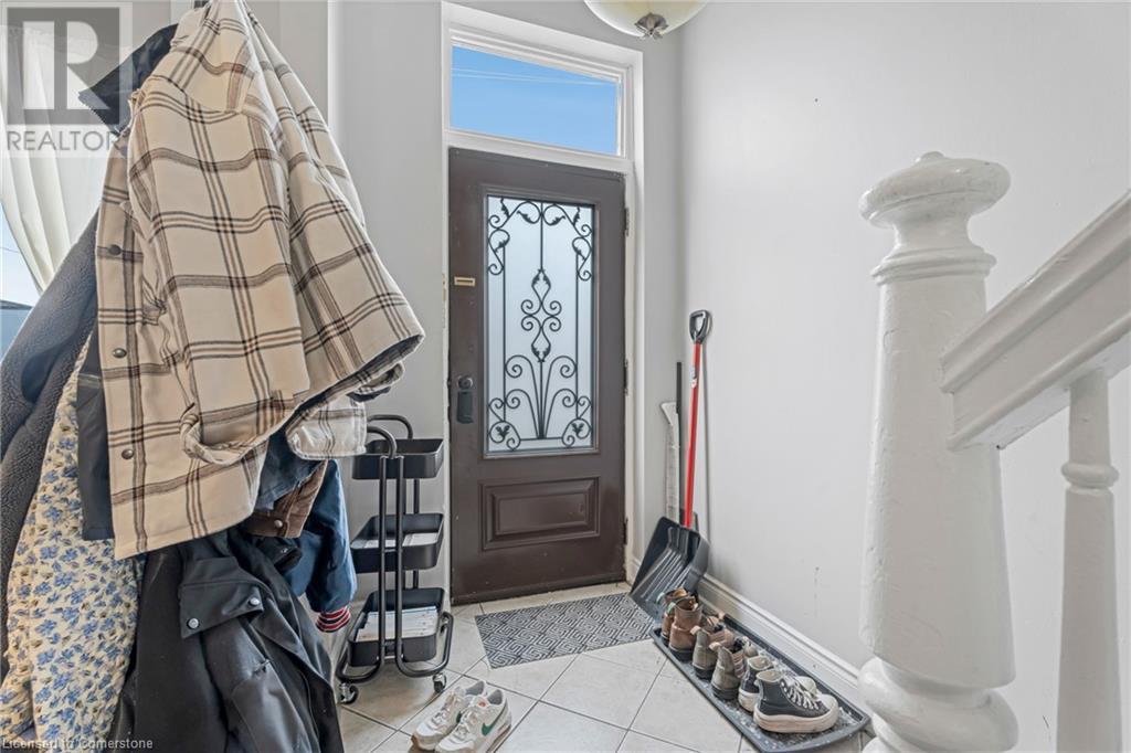 Photo 9 of 26 Madison Avenue, Hamilton ON