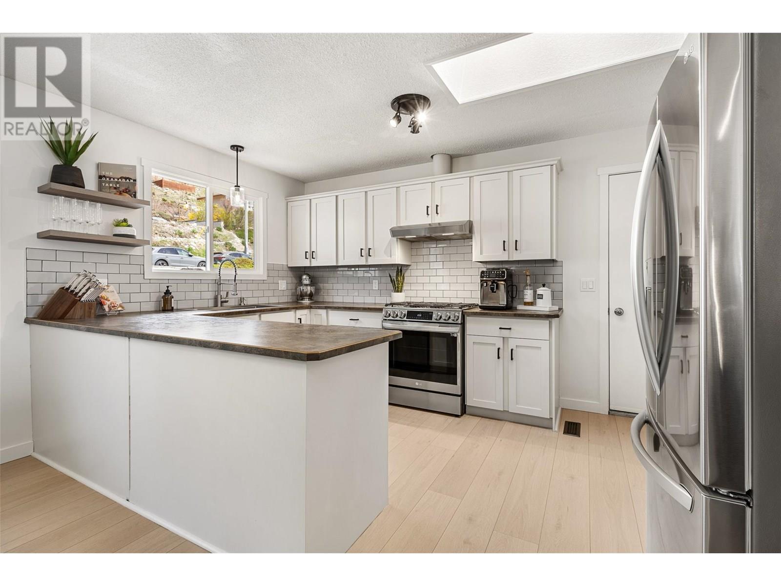  4239 4th Avenue, Peachland